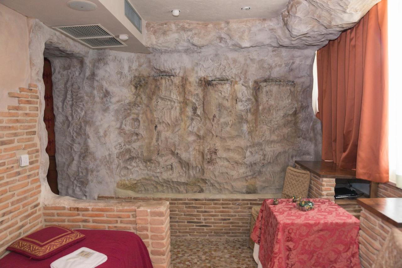 Hotel Il Castello Di Perano Exterior foto