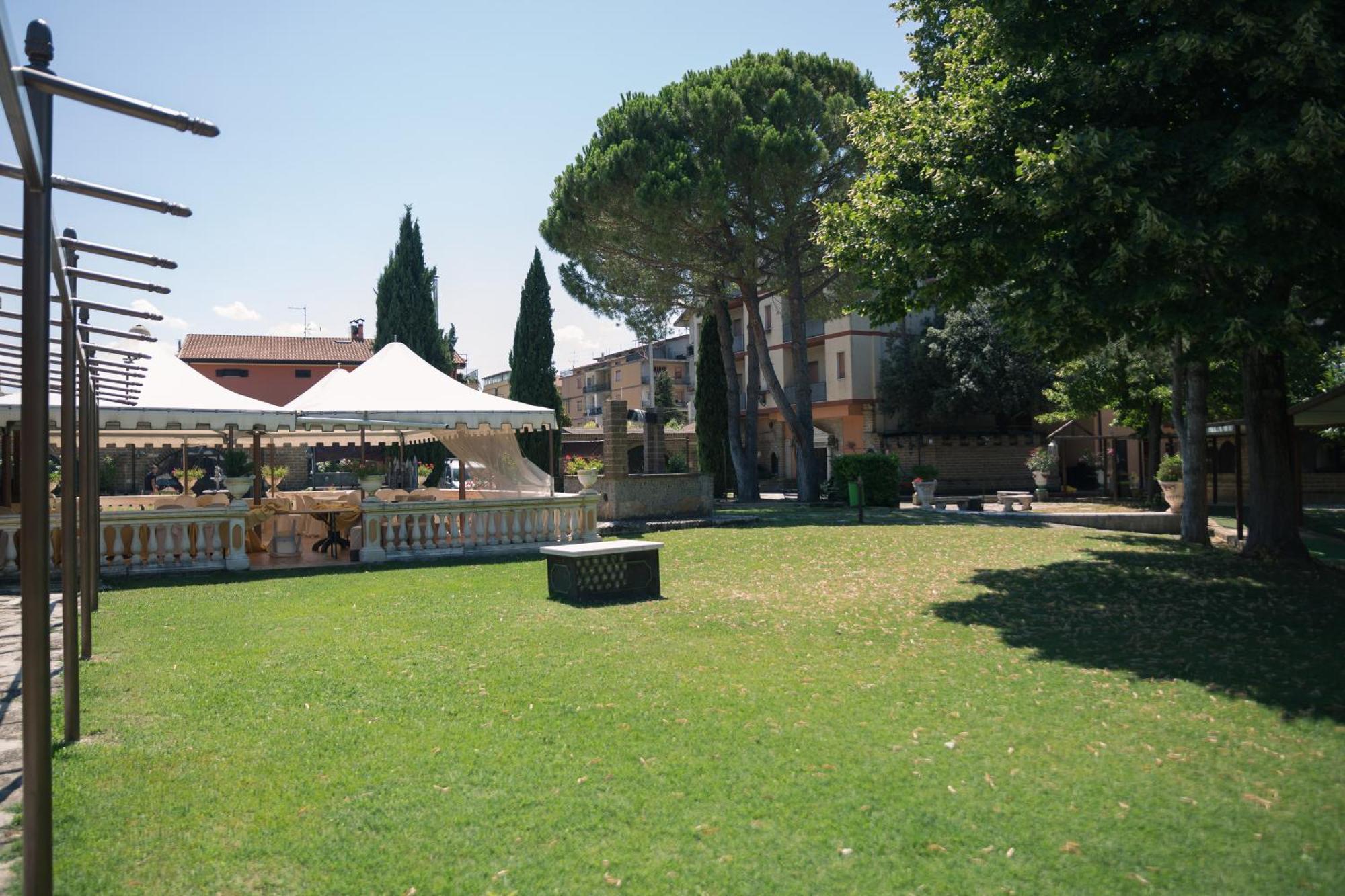 Hotel Il Castello Di Perano Exterior foto