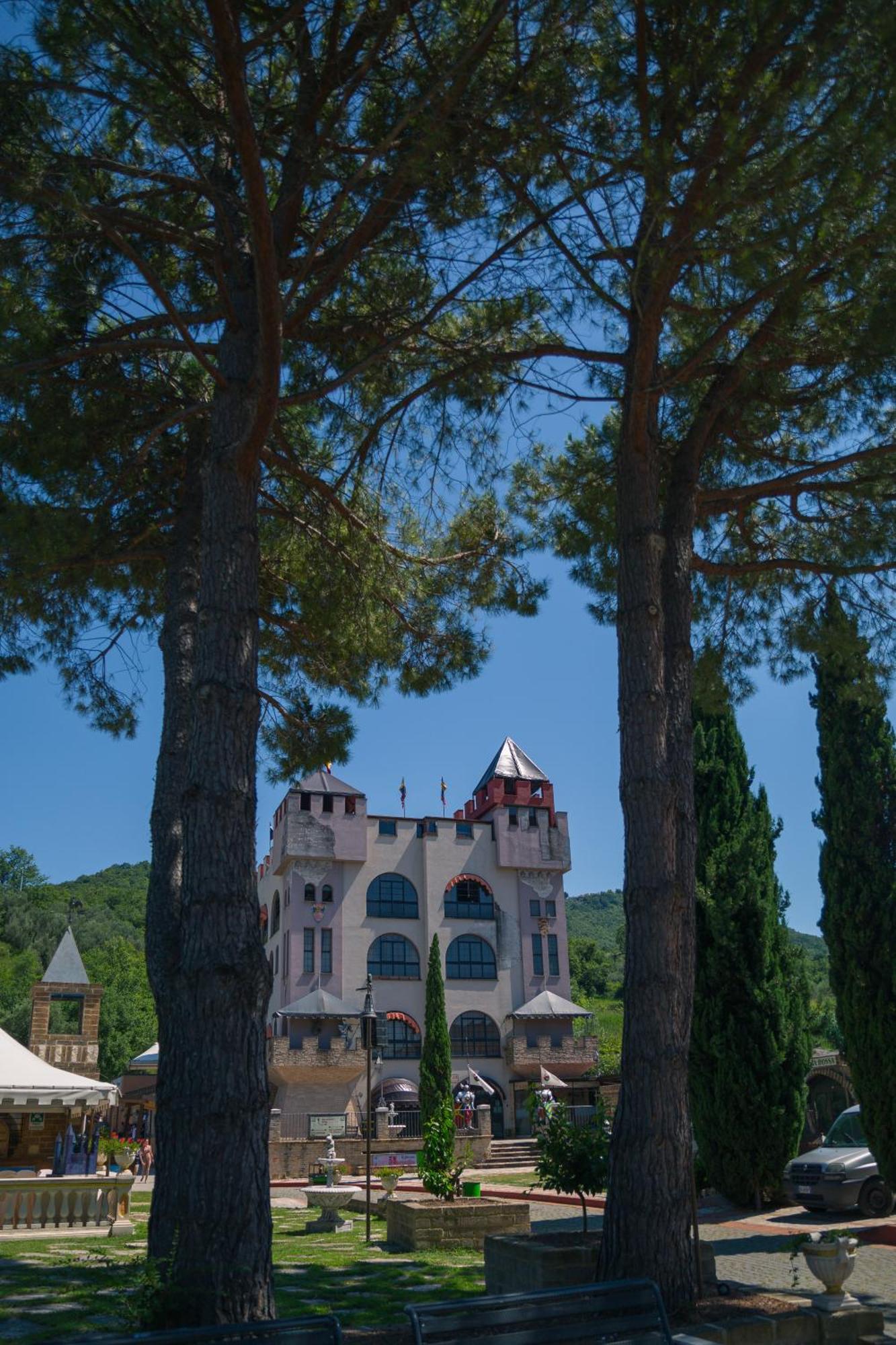 Hotel Il Castello Di Perano Exterior foto